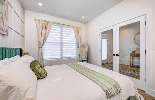 Stylish Getaway with Hot Tub-Near Downtown Indy-Family Friendly - Foto 27