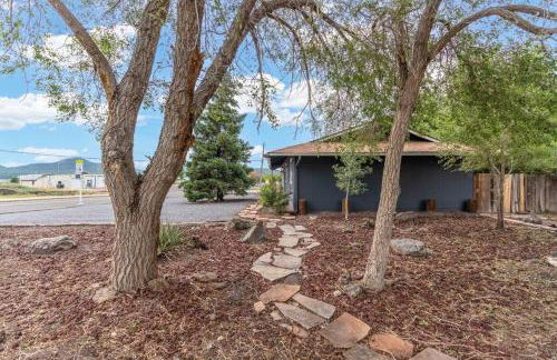 Walk to GC Train Depot and Route 66, king beds, game room, BBQ, firepit - Photo 33