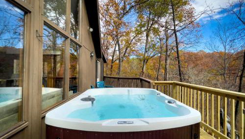 Chalet w Hot Tub Fireplace Grill FirePit & Wifi - Photo 3