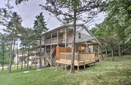 Lakeside Blue Eye Escape with Game Room and Hot Tub! - Foto 35