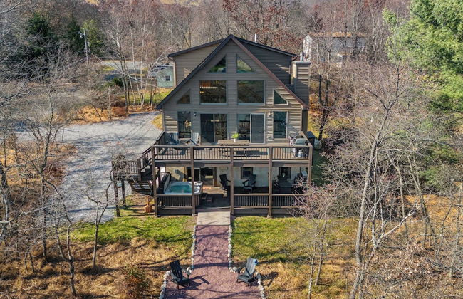 Lake View Chalet by Avantstay Lake Access + Deck - Foto 4