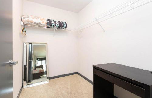 Lovely 3BR Apt With Balcony And Rooftop Pool Plus Views - Foto 12