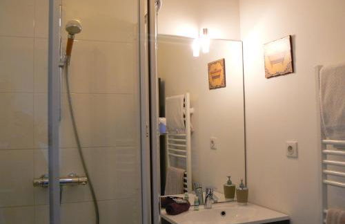 Petite Maison Romantique au calme, Cœur Historique, vue Ville et Jardin - Foto 25