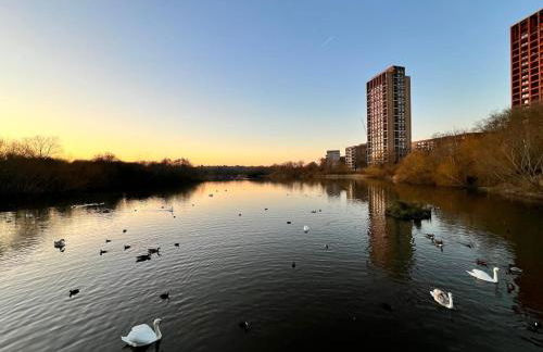 Lakeside Retreat - Spacious 1BR - Peaceful Base Near Wembley - Foto 24