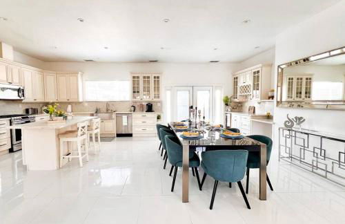 Luxury Oasis in Central Valley w Pool & Spa Topeka - Foto 10