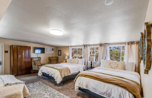 Hill country gem with private pool, deck, firepit, Ping-Pong, foosball, & WiFi - Photo 35