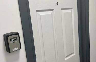 Newly refurbished studio, great location 8 studios - Photo 12