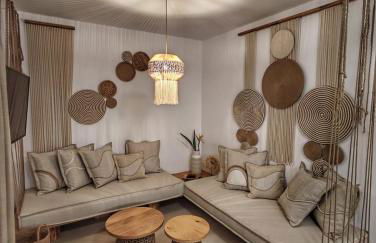 L A Boutique Suites with Private Hot Tub - Photo 48