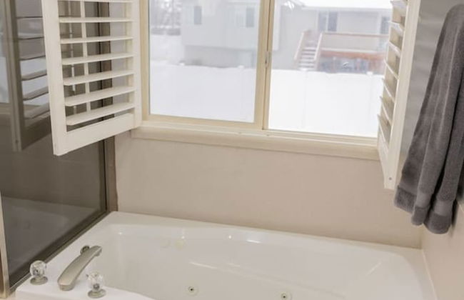 Farmington Gem 6BR Private Fenced Yard Sleeps 15 - Foto 12