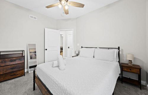 3BR 2BA Home with King Queen & Twin Beds - Foto 25
