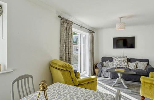 Modern Manchester House with Airport Links - Pass the Keys - Photo 6