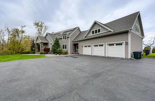 Steps From Oneida Lake Spacious Gem with Game Room! - Foto 45