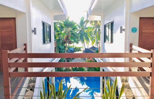 The Whitehouse by the Sea - Photo 20