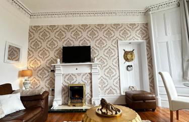 THE LAZY LION - Spacious 2 Bedroom - Town Centre Holiday Home Apartment - Photo 7