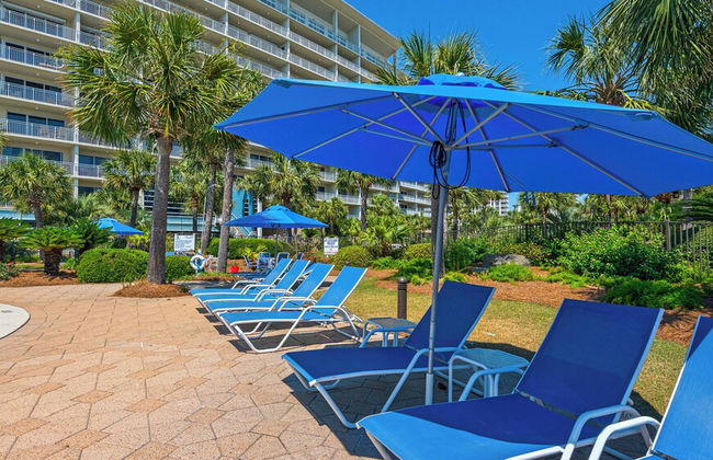 Spacious 2BR Condo w/ Partial Gulf Views, Pool, Across the Street From Beach! - Foto 46