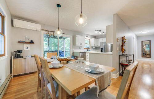 Creek View and Hot Tub Woodsy Maggie Valley Cottage - Foto 7