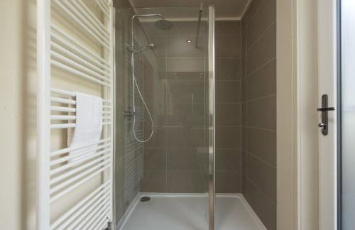 Cedar Lodge, Strawberryfield Park - Photo 15