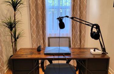 Private and large 2 bedroom house with Pool table, backyard and office near attractions - Foto 8