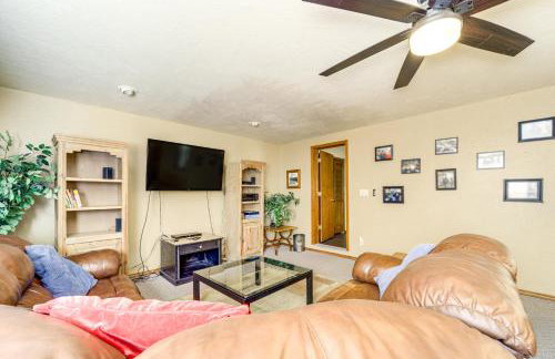 Fire Pit and Wraparound Porch Munds Park Cabin! - Foto 20