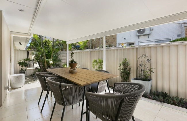 Riviera Road Miami - 4BRM Dual Villa - Photo 11