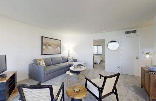 Retreat, Relax, & Repeat in Riverside - Foto 8