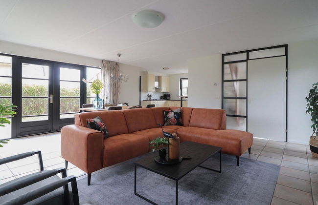 Thatched Villa With Bath in a Holiday Park - Foto 10