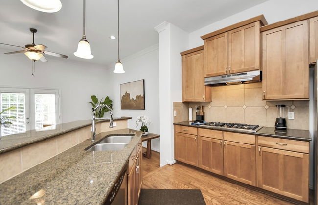 Lux Galleria Home-5BR Roof Deck - Foto 15