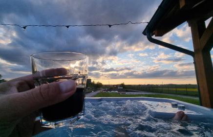 Osada Miłojeż - całoroczne Domy Premium w Borach Tucholskich, Jacuzzi pod gwiazdami - Foto 17