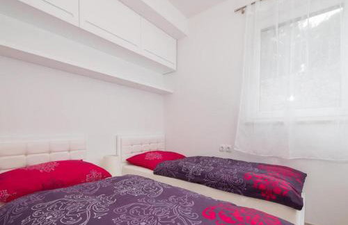 La Perla Apartments - Photo 31