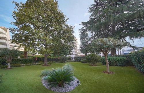 FRGK Victoria 4 Central Cannes 1BR Terrace, AC & Ultra-Fast Wi-Fi - Photo 12