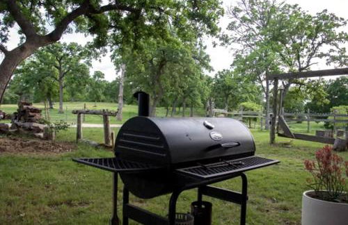 Beautifully Furnished Bell Tent Rental for a Vacation in Elgin, Texas - Foto 23