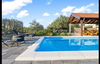 Olive Tree House with Jacuzzi, WiFi and 40m2 pool - Foto 13