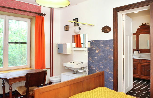 Spacious 11-bed Family Retreat - Photo 17