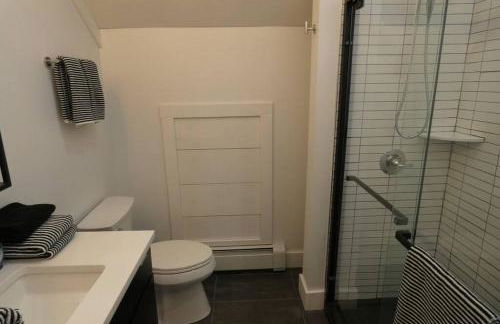 Modern Chalet with Hot Tub and Lake Access - Foto 5