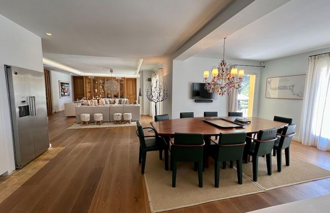 Luxury Villa With Private Pool - Photo 28