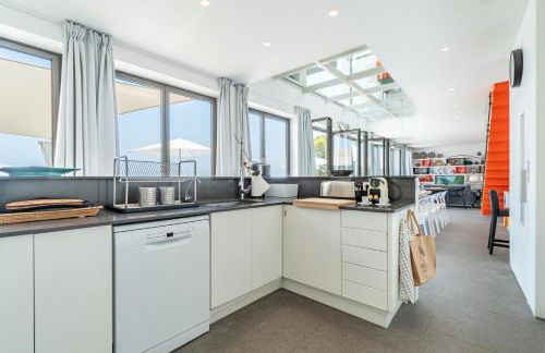 Can Ema, villa moderna con piscina frente al mar - Photo 12