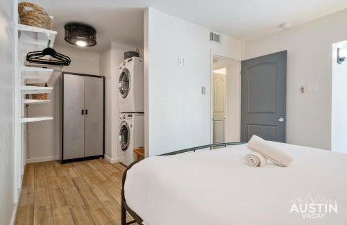 1BR 1BA Pet Friendly Condo w Pool, Gym, Walk to SoCo and Lake by Austin Vacay - Foto 20