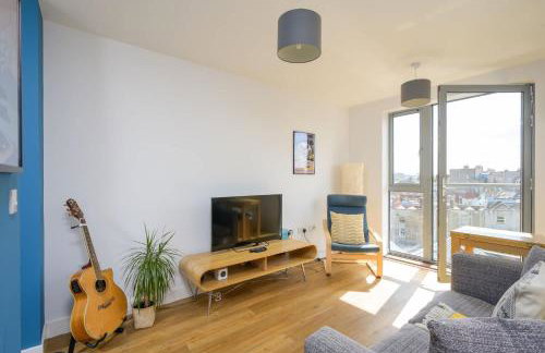 Apartment with Cityscape Views & Private Parking - Foto 1