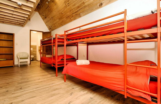 Magnificent Holiday Home in Baronville With Heated Pool & Billiards - Photo 12