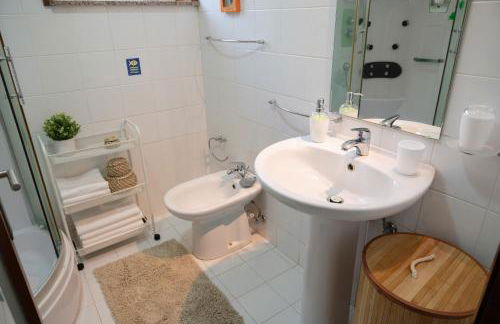 KING SIZE Bed with Air Conditioning near the BEACH & FREE Street Parking - Foto 38