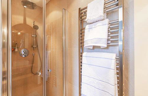 1min Walk From Champs Elysées - Avenue Montaigne - AC - Self-Checkin - Working Desk - Foto 7