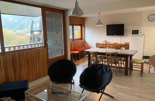 Confortable F2 bis avec balcon au pied des pistes et parking, Mont-Dore - FR-1-415-170 - Foto 1