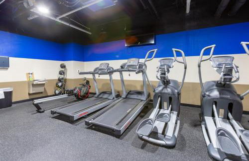 King Bed - Heart of PB - Jaw-Dropping Rooftop and Gym - Foto 15