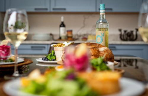 Littlefields - With hot tub, garden, private parking and short walk to beach - Foto 9