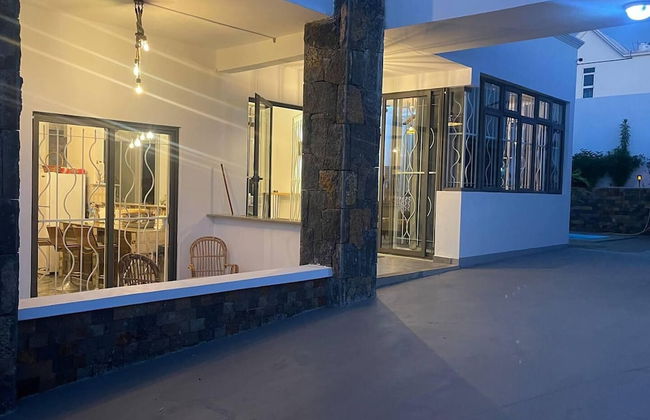 Spacious 4-bed Villa in Flic en Flac Roof top bar - Photo 38