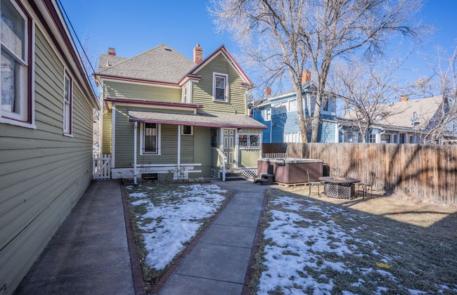 5bddowntown Victorian Charmhot Tub, Firepit - Photo 42