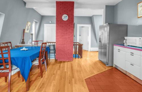 Enchanting 3BR Near Downtown Hartford Cozy & Modern with Parking - Foto 13