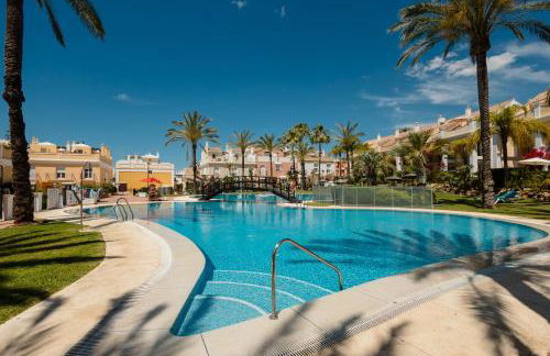 Holiday Home next to the beach, with private terrace, BBQ and incredible sea-view solarium - Photo 5