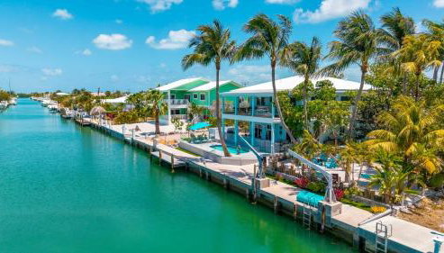 Grand Arenas - 120' Dock, HtdPool, Game Room, BBQ, Mini Golf,Baby Items - Foto 2, Garden