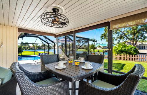 VacationSunwind Delray home! Water Front Pool Dock near Beach - Foto 31